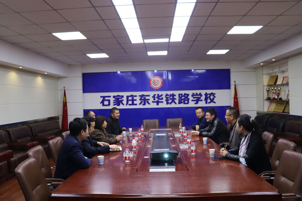 邢东副处长陪同考察