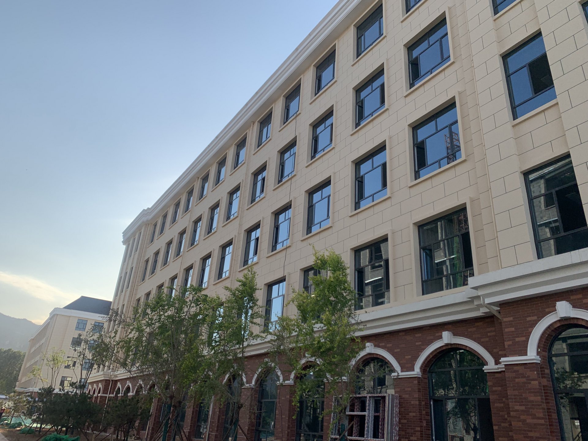 意味着新校区建设工程已经过半