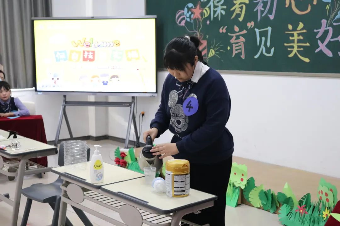 展示婴幼儿保育相关专业知识