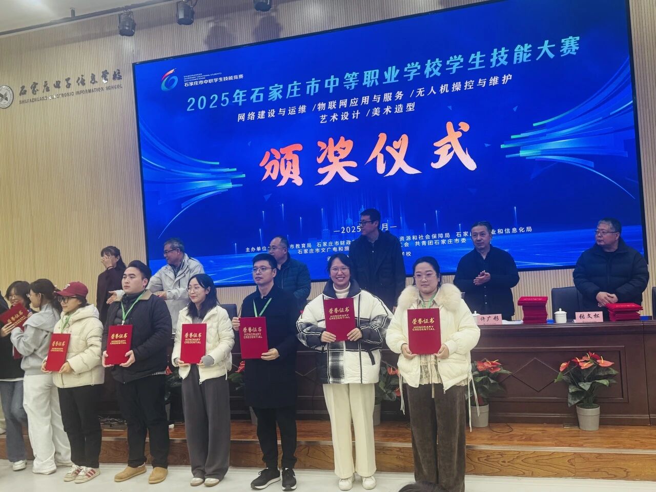并能在规定的期限和压力下