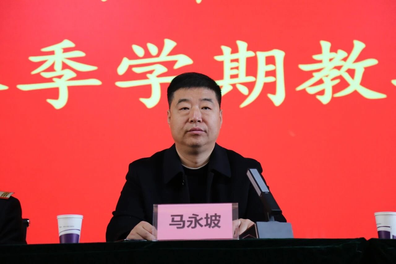 会议庄重热烈